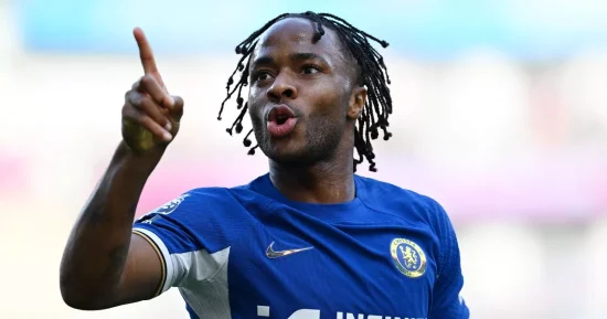 Sterling moedigt Nigeriaanse jongere aan om zich bij Chelsea aan te sluiten