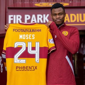 Transfer afgerond: Nigeriaanse aanvaller sluit zich aan bij Schotse club Motherwell