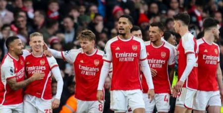 Arsenal-ster in top drie beste verdedigers in de Premier League