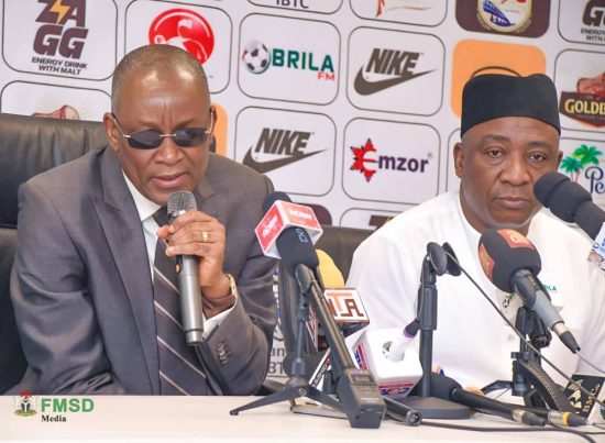 Enoh, de minister van Sport van Nigeria, eist snelle actie om de uitdagingen in de kwalificatie voor het WK op te lossen.