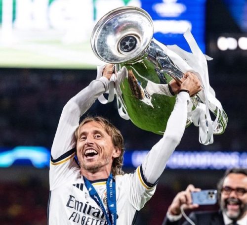 Modric stemt in met nieuw eenjarig contract bij Madrid