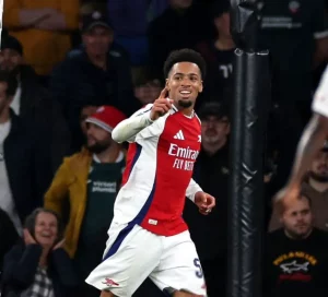 Carabao Cup: Nwaneri scoort twee keer, Sterling maakt doelpunt in Arsenal's 5-1 overwinning tegen Bolton