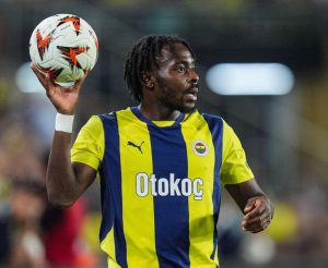 Europa League: Osayi-Samuel krijgt rode kaart in thuisoverwinning van Fenerbahce