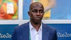 Haal Samson Siasia, Buitenlandse Coach Of Niet! – Odegbami