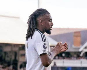 Iwobi verbreekt Kanu's Premier League record in Fulham's overwinning tegen Newcastle