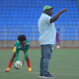 Madugu neemt de leiding over de Super Falcons