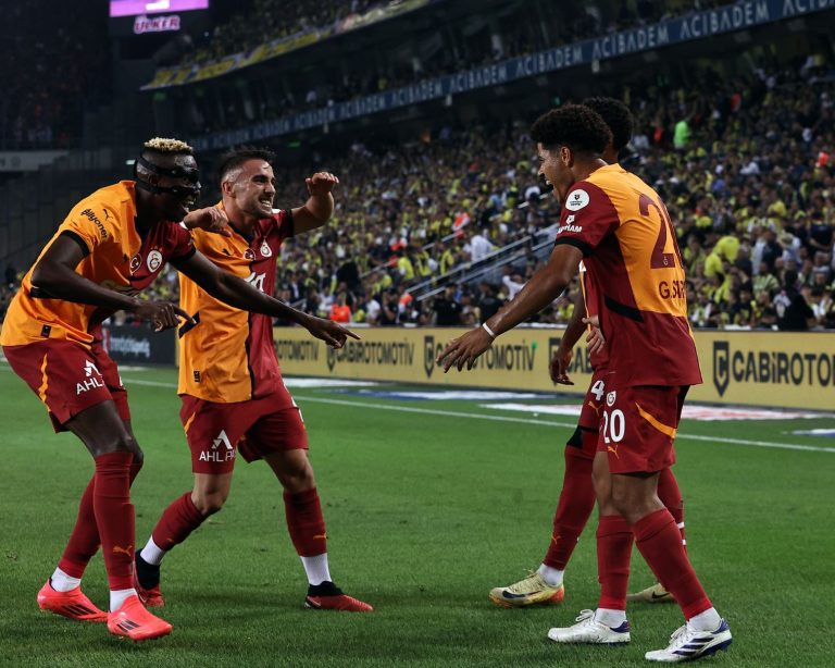 Osimhen levert opnieuw een assist in Galatasaray’s 3-1 overwinning tegen Mourinho’s Fenerbahce