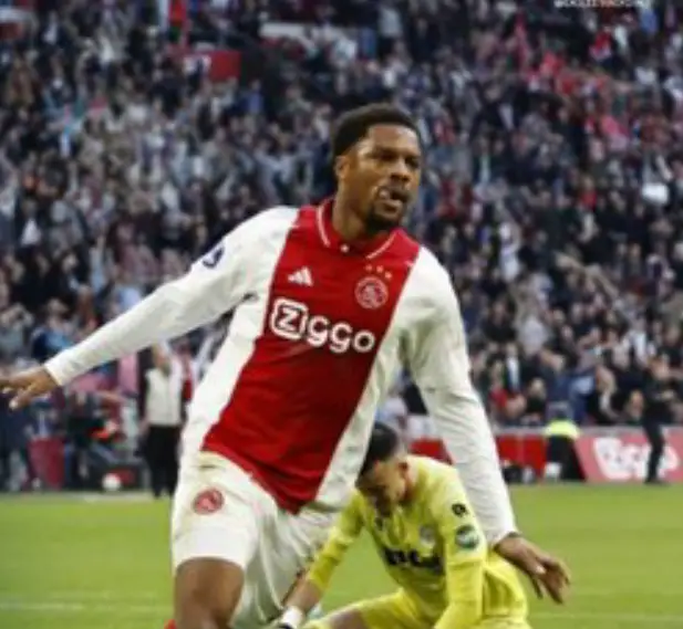 Akpom scoort in Ajax's 3-1 thuisoverwinning tegen Groningen