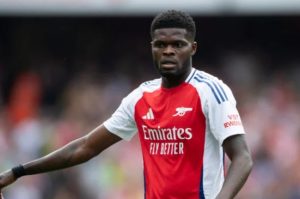 Arsenal voert gesprekken met Partey over nieuw contract