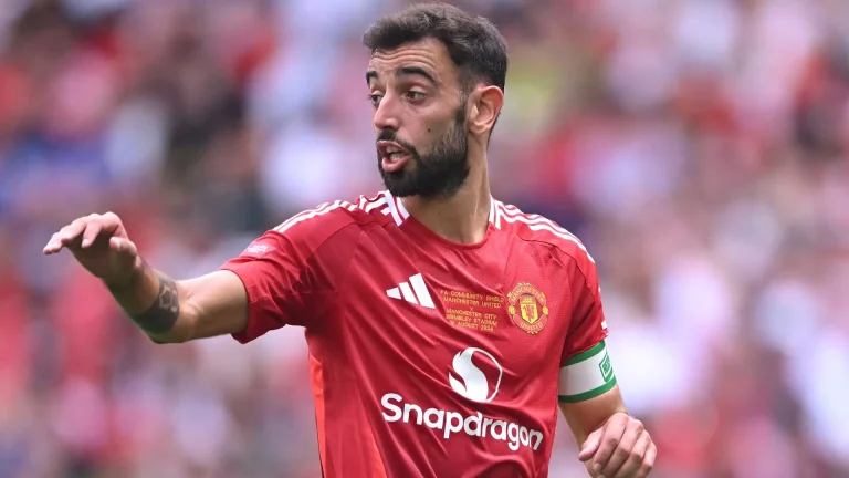 Fernandes overwoog bijna om Manchester United deze zomer te verlaten