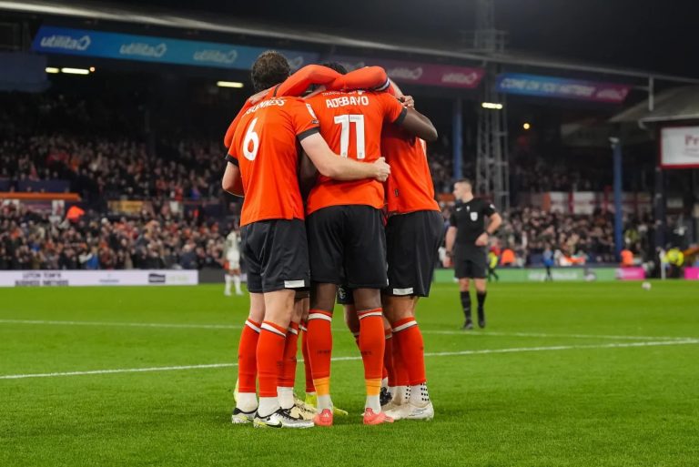 Luton Town veroordeelt racistische opmerkingen over Nigeriaanse aanvaller