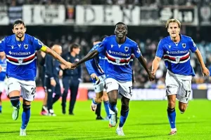 Nigeriaanse aanvaller viert eerste doelpunt voor Sampdoria