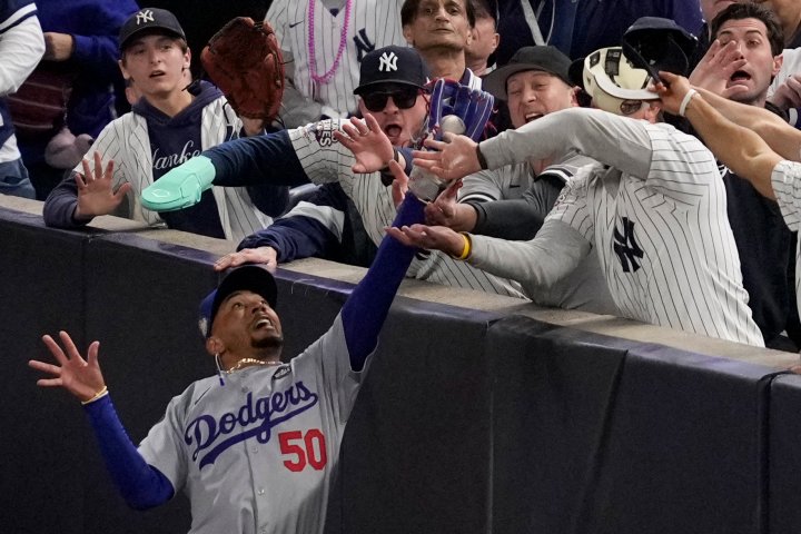 Yankees fans removed from World Series after attempting to take ball from Mookie Betts' glove - National | Globalnews.ca