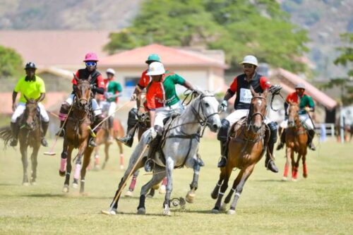 Het Spel der Koningen keert terug: Abuja Guards Polo Club kondigt het Carnaval Polo Toernooi 2024 aan.