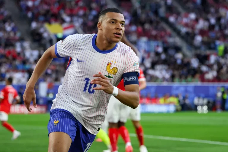 Konate vertelt Mbappe: Ik wil jouw niveau van voetbal, niet jouw leven