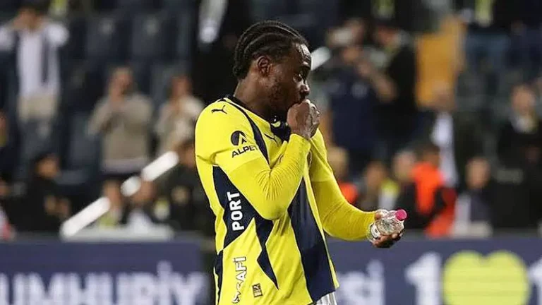 Osayi-Samuel viert Fenerbahce’s mijlpaal met trots