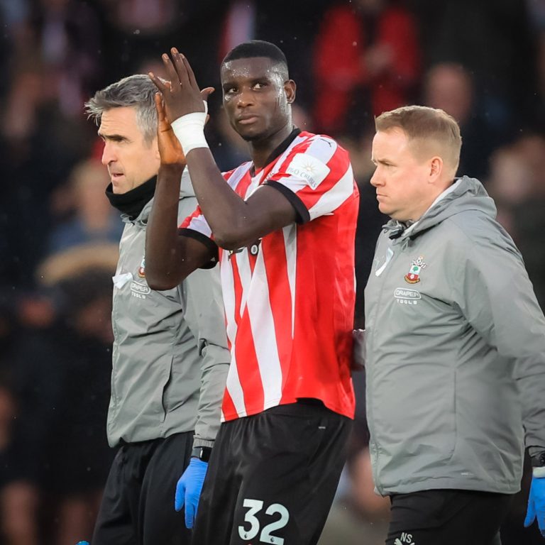 Southampton Manager Optimistisch: Onuachu zal fit zijn om tegen Brighton te spelen