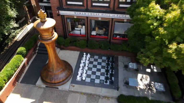 Chess Grandmaster Resumes Play Following Resolution of Jeans Dispute – National and Global News