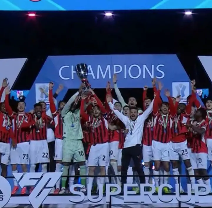 AC Milan maakt dramatische comeback en wint tegen Inter in de Italiaanse Super Cup finale.