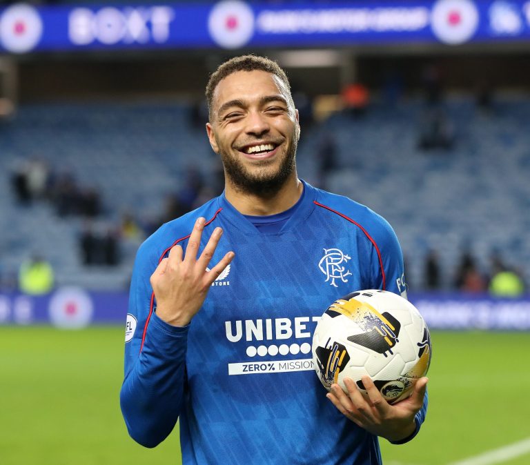 Dessers scoort hattrick en assisteert bij Rangers’ 5-0 overwinning in de Schotse Beker.