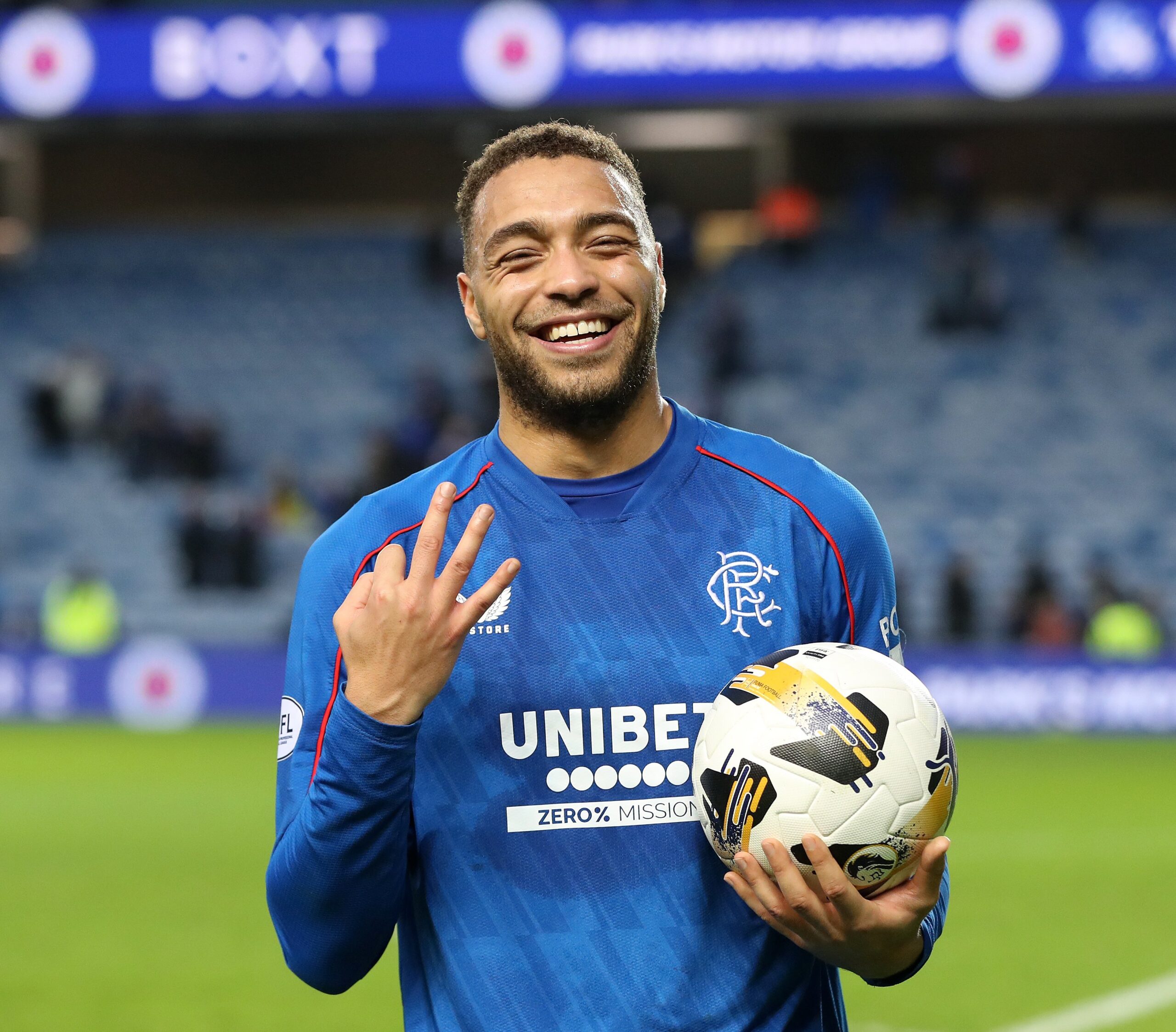Dessers scoort hattrick en assisteert bij Rangers' 5-0 overwinning in de Schotse Beker.