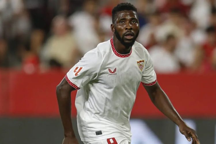 Finidi: Sevilla heeft Iheanacho op vele manieren respectloos behandeld.