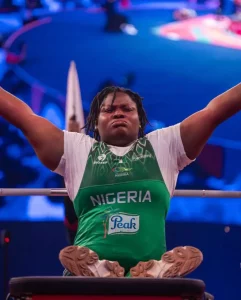 IPC verbiedt Nigeriaanse Para Powerlifter Almaruf vanwege dopingovertredingen.