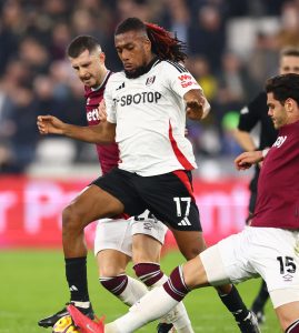 Iwobi's twee doelpunten niet genoeg als West Ham Fulham's ongeslagen reeks beëindigt.