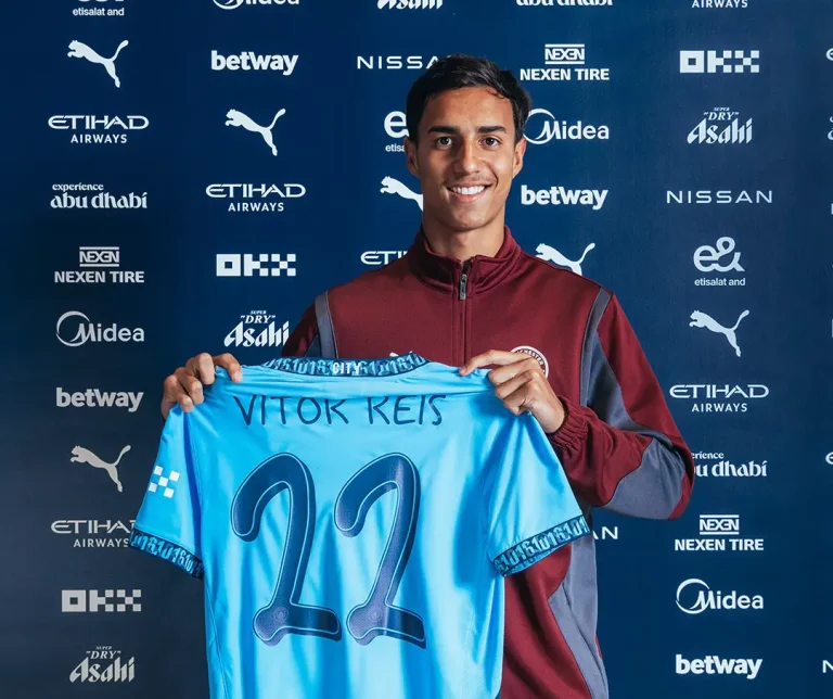 Manchester City tekent de Braziliaanse verdediger Vitor Reis van Palmeiras