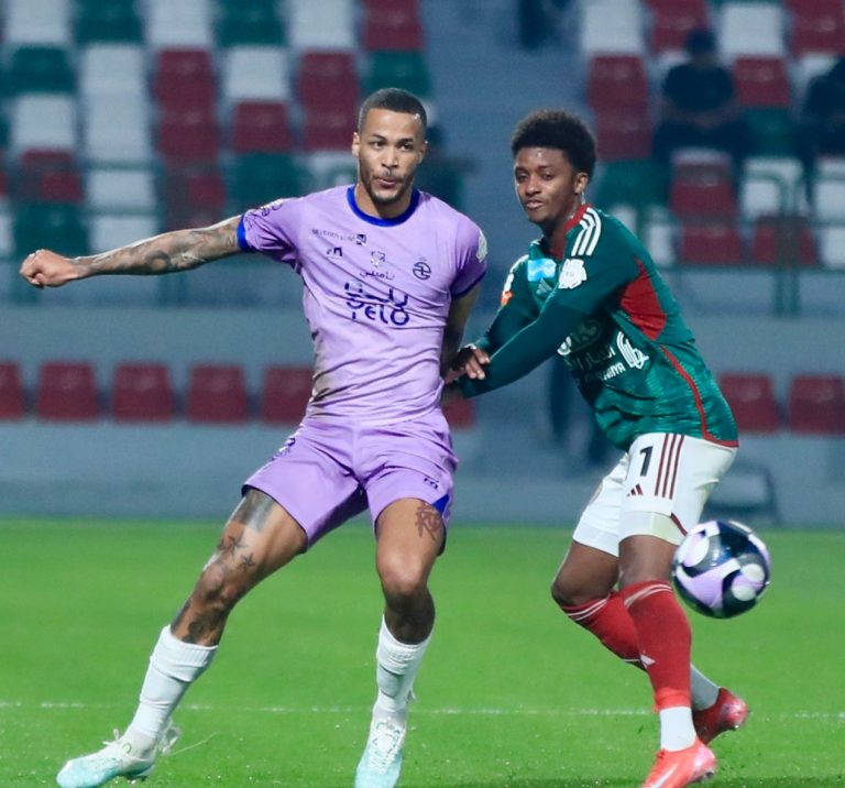 Saudi: Troost-Ekong levert assist voor late winnende goal van Al Kholood