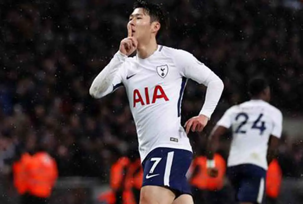 Zoon tekent een contractverlenging van één jaar bij Tottenham.