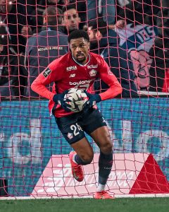 Akpom maakt geschiedenis bij debuut in Ligue 1