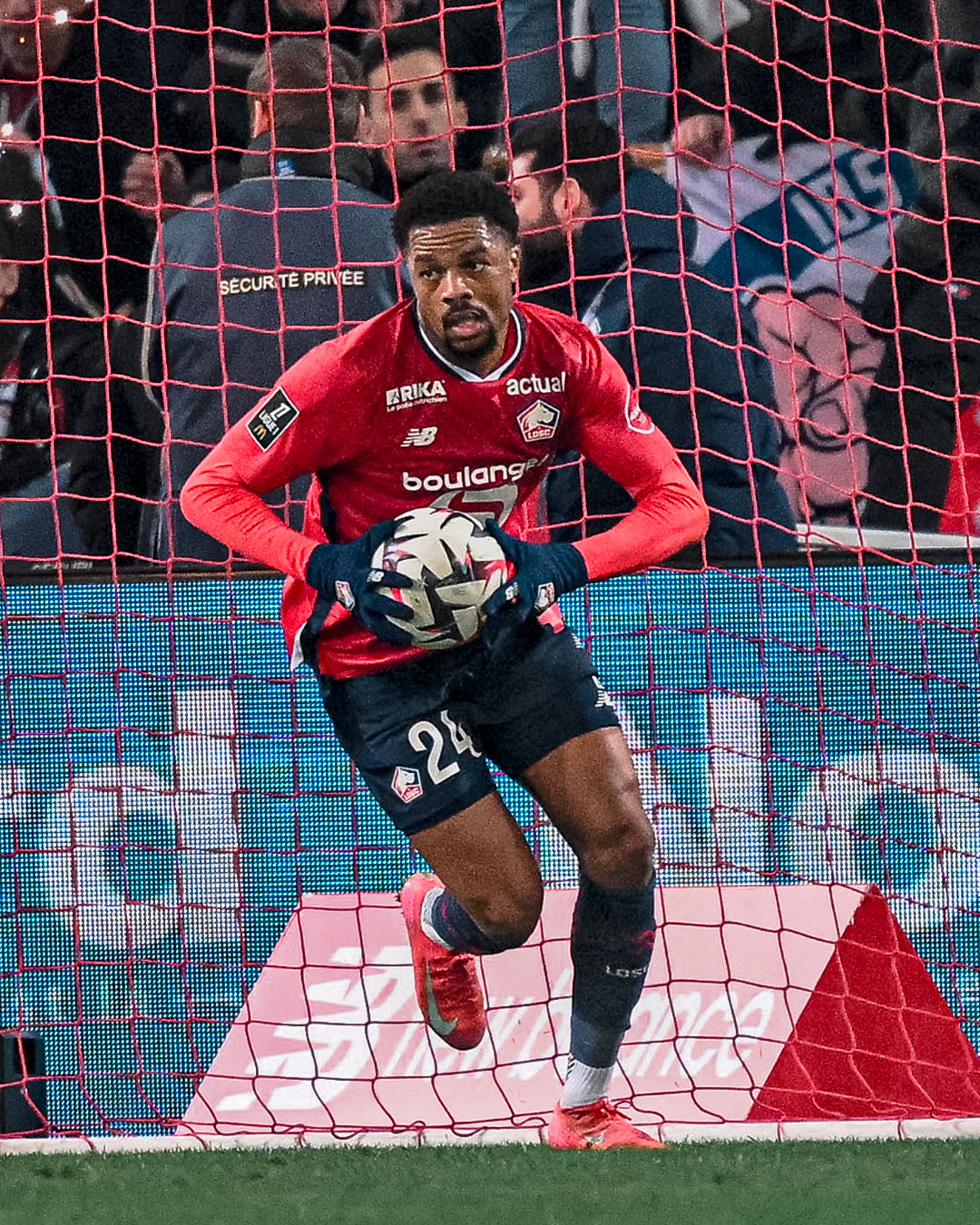 Akpom maakt geschiedenis bij debuut in Ligue 1