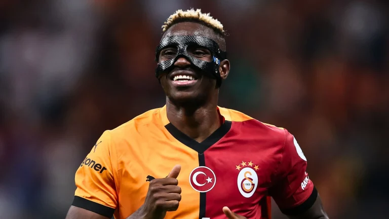 Amuneke: Osimhen heeft het recht om bij Galatasaray te blijven