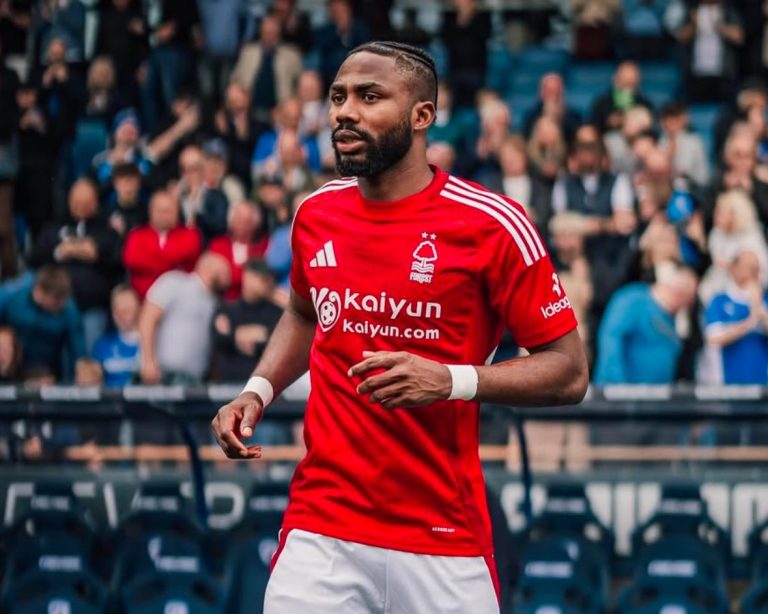 Dennis zal zich aansluiten bij Blackburn Rovers vanuit Nottingham Forest