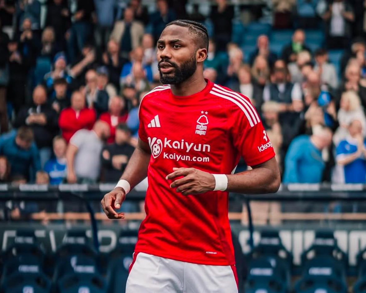 Dennis zal zich aansluiten bij Blackburn Rovers vanuit Nottingham Forest