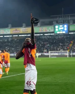 Galatasaray verdiende overwinning tegen Rizespor - Osimhen