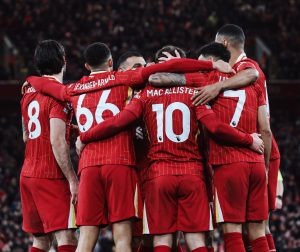 Liverpool vergroot voorsprong na overwinning tegen Newcastle terwijl Arsenal opnieuw struikelt in titelrace