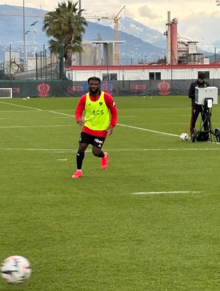 Moffi keert terug naar training na langdurige blessureperiode