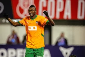 Sadiq scoort eerste doelpunt in La Liga terwijl Valencia gelijkspel behaalt tegen Villarreal