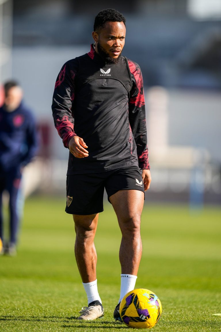 Sevilla Coach Steunt Ejuke en Benadrukt Geduldig te Zijn