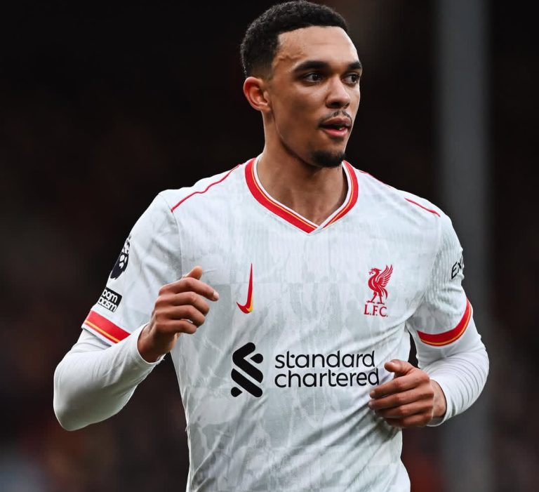 Slot bevestigt afwezigheid van Alexander-Arnold voor Liverpool tegen Spurs Carabao Cup wedstrijd