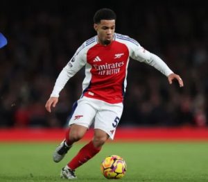 Waarom Nwaneri een andere kleedkamer gebruikt dan zijn teamgenoten, onthuld door Arteta.