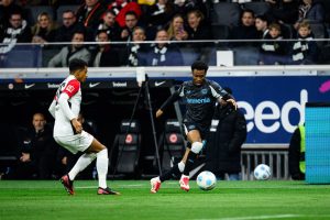 Bayer Leverkusen geeft niet op in strijd om titel: Tella
