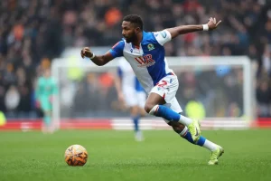 Blackburn Coach reageert op Dennis' rode kaart tegen Norwich: 'Hij wilde de bal spelen'