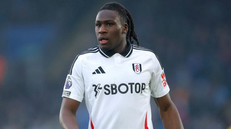 Het aanpakken van de aanhoudende uitdaging van racisme in het voetbal