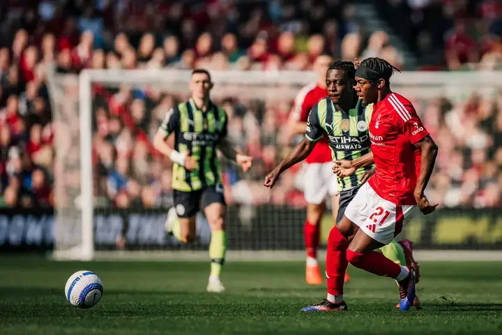 Premier League: Aina en Awoniyi in actie terwijl Nottingham Forest Man City verslaat.