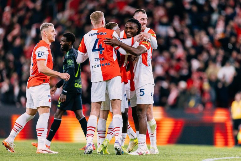 ‘Slavia Praag Coach Prijst Super Eagles Nieuwkomer Ogbu als Complete Speler’