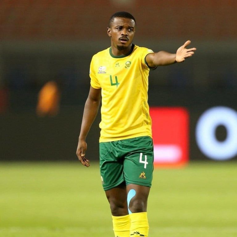 Voormalige Bafana-doelman: Iemand moet verantwoordelijk worden gehouden voor het kaartincident van Mokoena