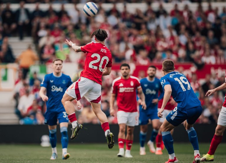 Bos lijdt opnieuw nederlaag, Leicester beëindigt verliesreeks na gelijkspel met Brighton.